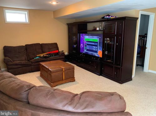 6766 Sycamore Park Dr, Haymarket VA  20169-2995 exterior