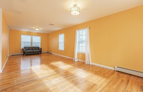 340 45th St, Copiague NY  11726-1017 exterior