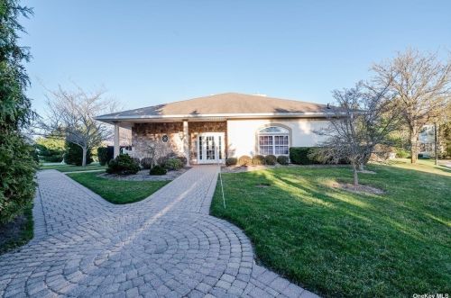 121 Constantine Way, Mount Sinai NY  11766-3005 exterior