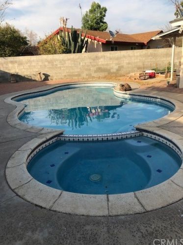 718 Idyllwild Ave, Rialto CA  92376-4816 exterior