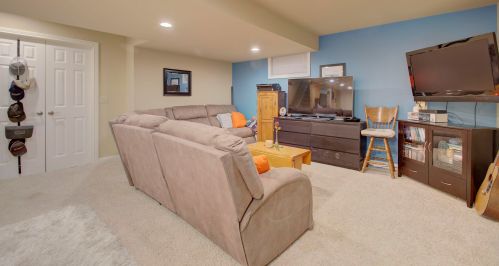 3916 Buckhill Dr, Covington KY  41018-2964 exterior