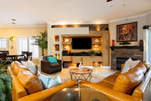 828 Mira Grande, Palm Springs CA  92262-1209 exterior
