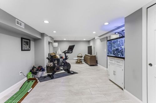 311 Middle Rd, Warwick RI  02818-2807 exterior