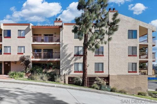 1065 Fresno St, San Diego CA  92110-1740 exterior