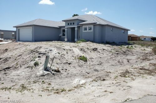 2900 Donald Ave, Lehigh Acres, FL 33976-3823