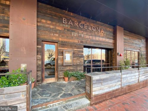 12158 Chancery Sta Cir, Herndon VA 20190-5803 exterior