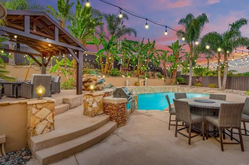1467 Planet Rd, Vista, CA 92083-5538
