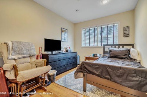 74 Venice Dr, Bricktown NJ  08723-6977 exterior