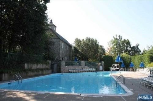 1362 Oxford St, Mahwah NJ  07430-3260 exterior