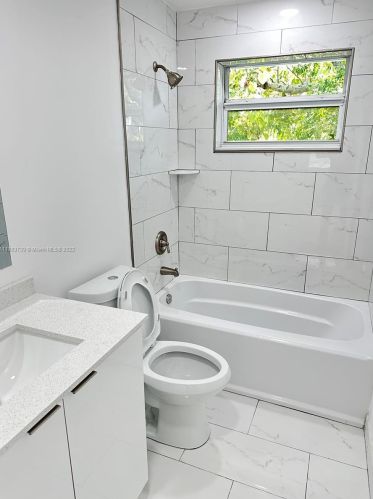 5734 37 St, Hollywood FL 33024-8402 exterior