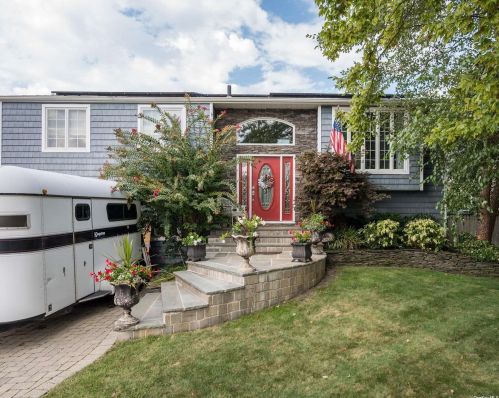 2935 Seaford Ave, North Wantagh, NY 11793-4057