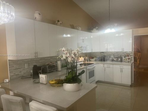 2773 54th St, Hialeah FL  33016-4083 exterior