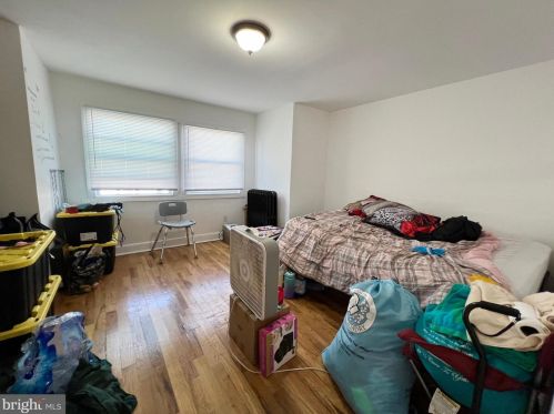 6810 Guyer Ave, Philadelphia PA 19142-2518 exterior