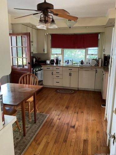 57 Ray St, Waterbury, CT 06708-2029