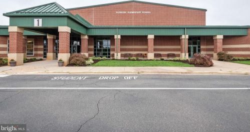 8701 Lords View Loop, Gainesville VA  20155-5806 exterior