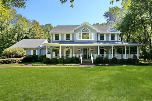 4 Vivian Pl, Airmont, NY 10901-3210