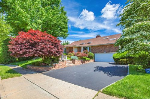 123 Hazelwood Dr, Muttontown, NY 11753-1734