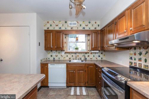 1151 Harbour Dr, Palmyra NJ 08065-2216 exterior