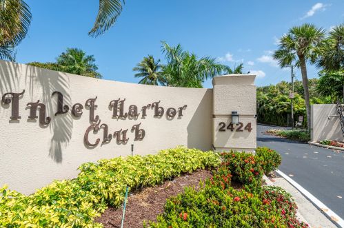 2424 Federal Hwy, Boynton Beach FL  33435-2453 exterior