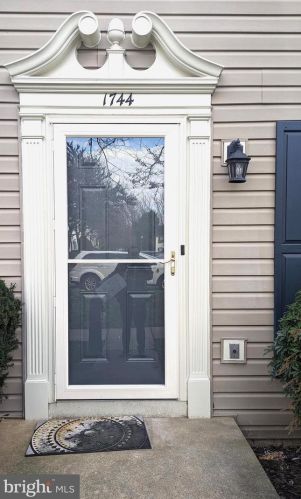 1744 Tiger Lily Cir, Woodbridge, VA 22192-5607