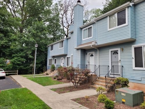49 Woodland Dr, Roselle, NJ 07203-2463