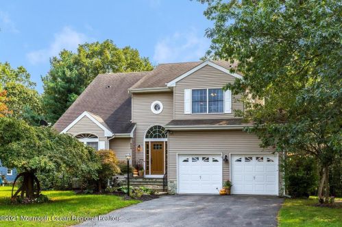 624 Yellowbrick Rd, Bricktown, NJ 08724-3334