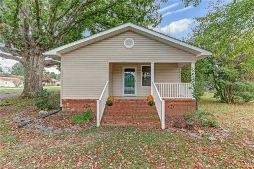 210 Oakhurst St, Gibsonville, NC 27249-2921