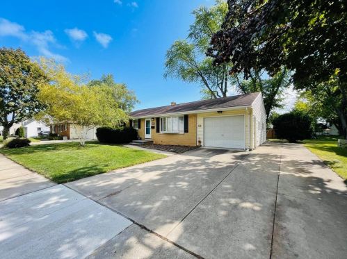 1605 Pilgrim St, Green Bay, WI 54304-3332
