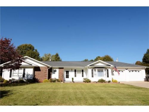 405 Camelot Dr, Statesville, NC 28625-4548