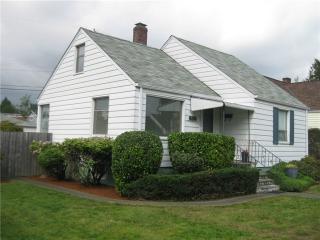 626 48 St, Seattle WA  98103-6621 exterior