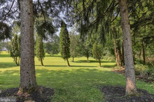 9148 Joyce Ln, Hummelstown PA  17036-9299 exterior