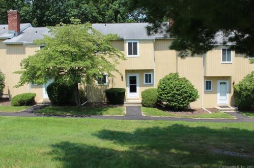 4 Monika Ln, Brookfield Center, CT 06804-3926