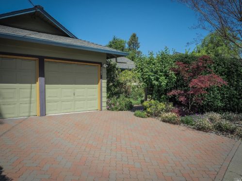 3387 Princeton Dr, Santa Rosa, CA 95405-7009
