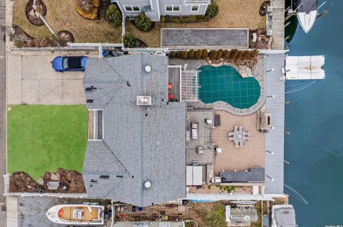 95 Midway St, Babylon NY  11702-4311 exterior