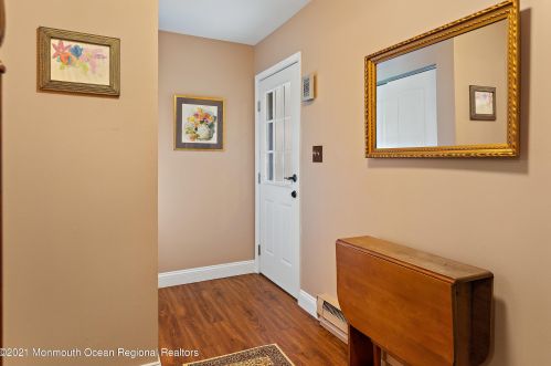 6 Dickinson Ct, Tinton Falls, NJ 07701-5401
