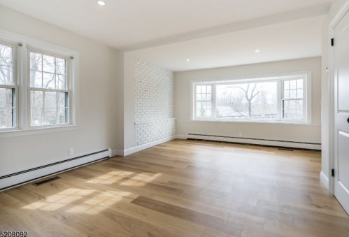 104 King George Rd, Warren NJ  07059-6955 exterior