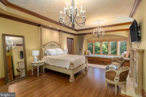 608 Kentland Dr, Great Falls VA  22066-1030 exterior