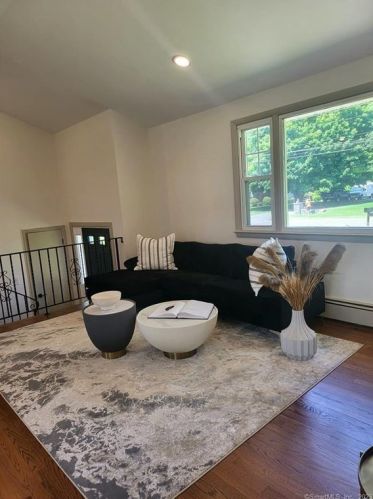 13 Clinton Hill Rd, Waterbury CT  06716-1010 exterior