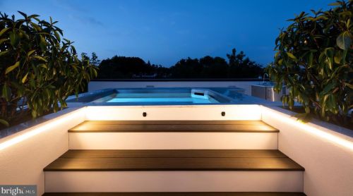 3302 Cleveland Ave, Washington DC 20008-3456 exterior