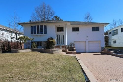272 Continental Dr, New Hyde Park, NY 11040-1004