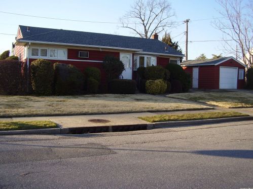 1539 Dale Ave, Hempstead, NY 11554-2717