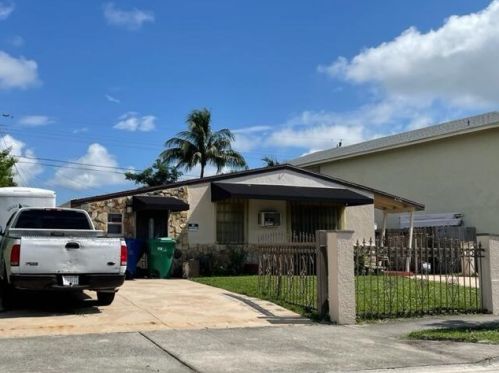 1094 27th St, West Palm Beach, FL 33404-4142