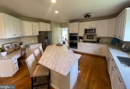 38443 Morrisonville Rd, Lovettsville VA  20180-3103 exterior