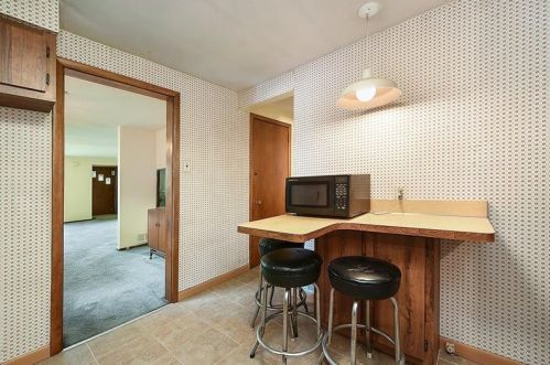 3959 Boulevard Dr, Pittsburgh PA  15217-2619 exterior