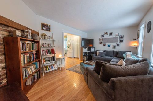 132 Old Mill Pond Rd, Henniker NH  03242-3152 exterior