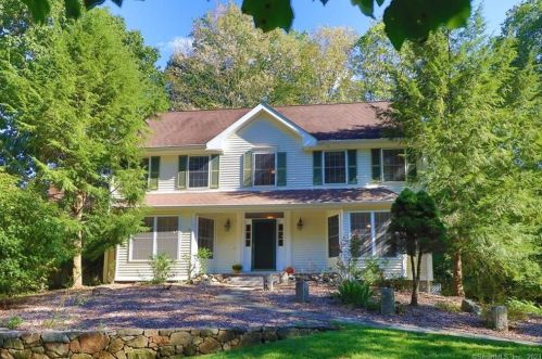9 Newman Pl, Brookfield Center, CT 06804-3964
