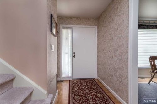 31 Erskine Ct, Mahwah NJ  07430-2014 exterior