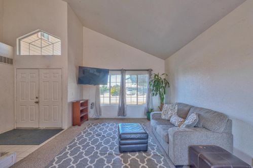 1013 Zinfandel Dr, Gonzales, CA 93926-9412