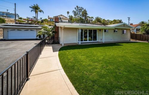 1622 York Dr, Vista, CA 92084-7612