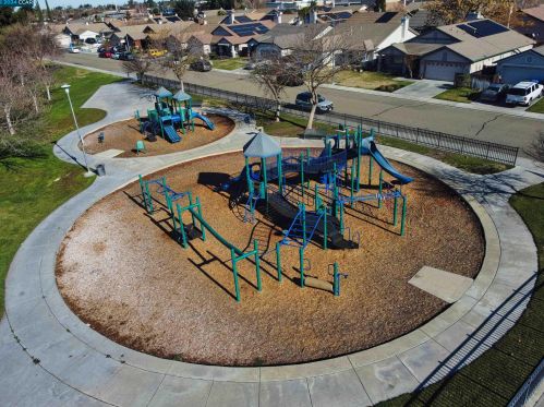 1062 Schadeck St, Manteca CA  95336-5956 exterior